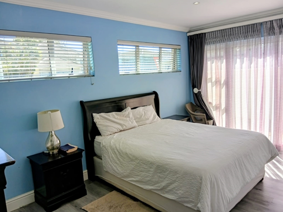 5 Bedroom Property for Sale in Beacon Bay Eastern Cape